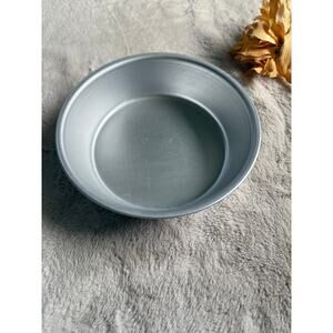 Wear-Ever No. 802 Aluminum 9" Round Baking Dish
